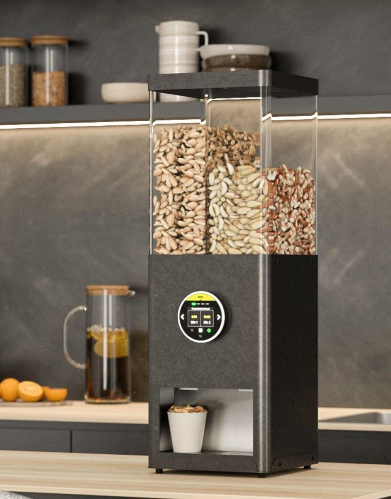 Nuts and snacks vending machine